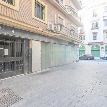 Galindo Center Premium Suites, Free Parking Seville Luaran gambar