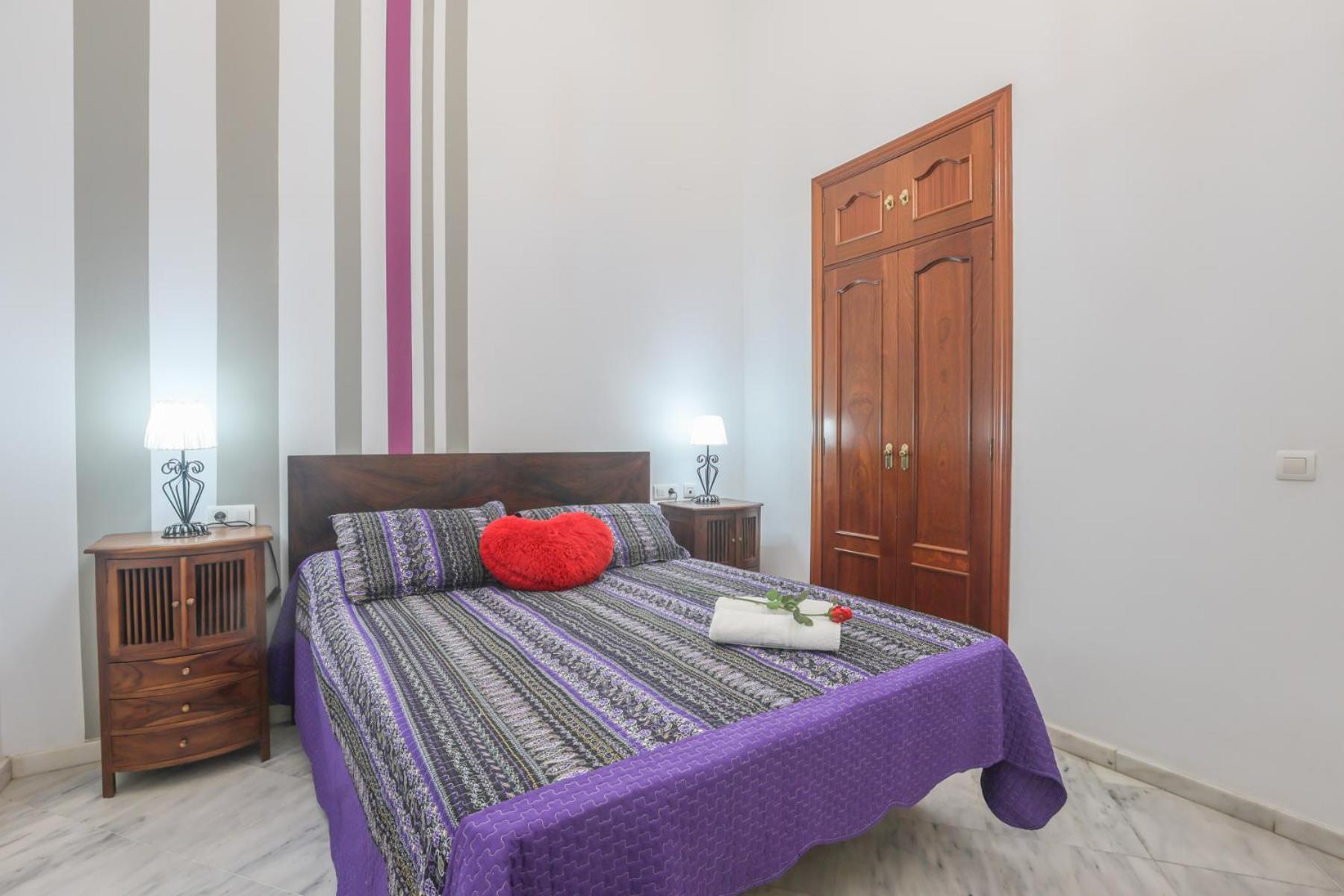 Galindo Center Premium Suites, Free Parking Seville Luaran gambar