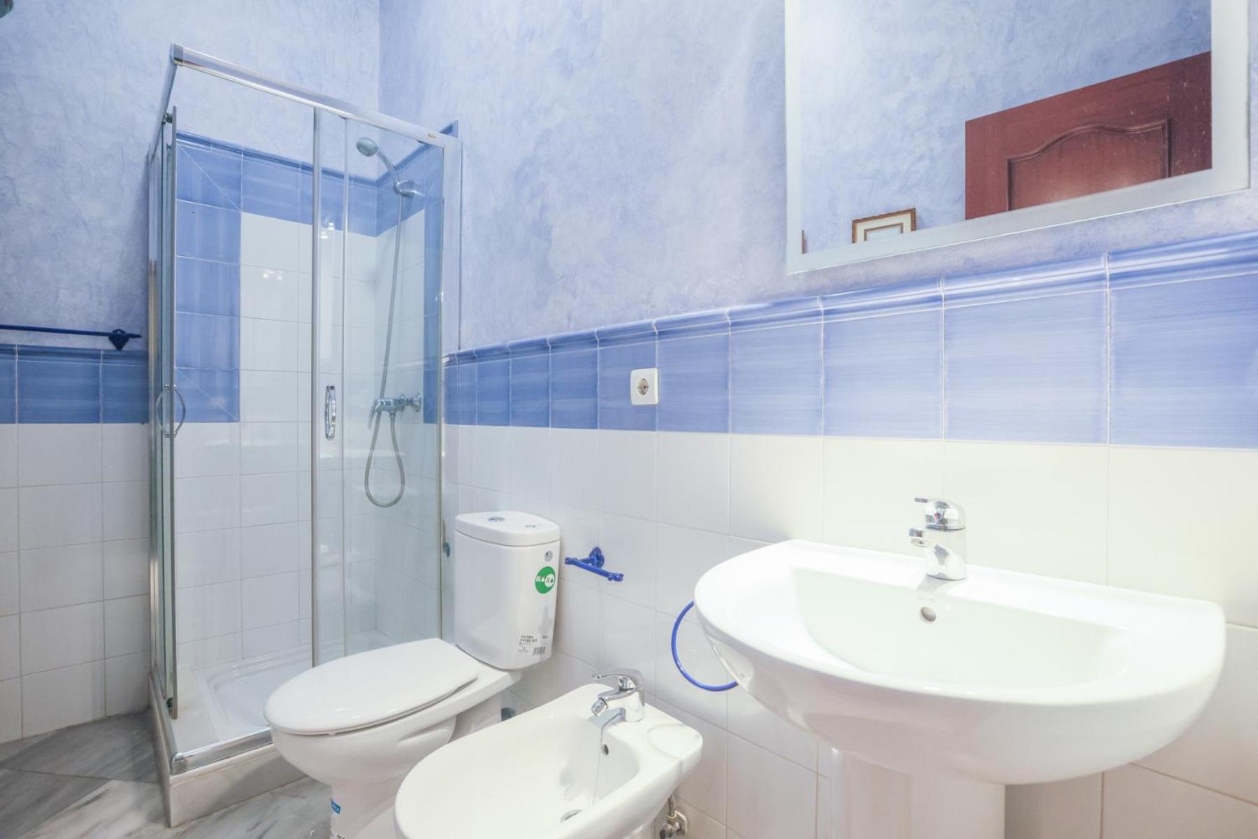 Galindo Center Premium Suites, Free Parking Seville Luaran gambar