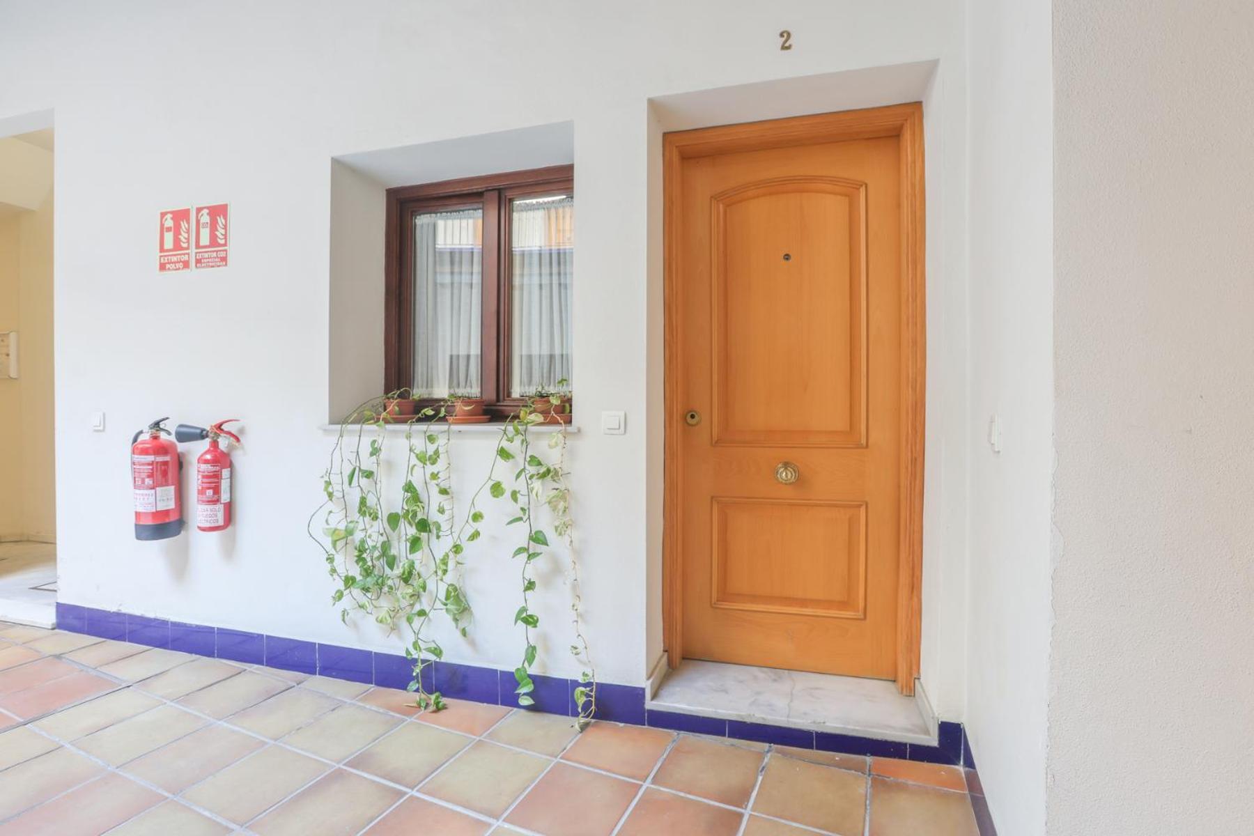 Galindo Center Premium Suites, Free Parking Seville Luaran gambar