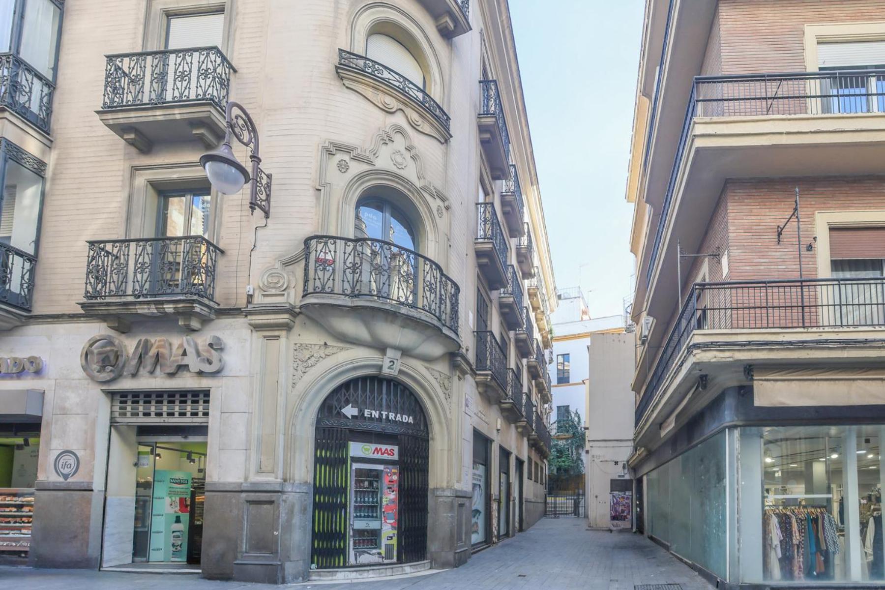 Galindo Center Premium Suites, Free Parking Seville Luaran gambar